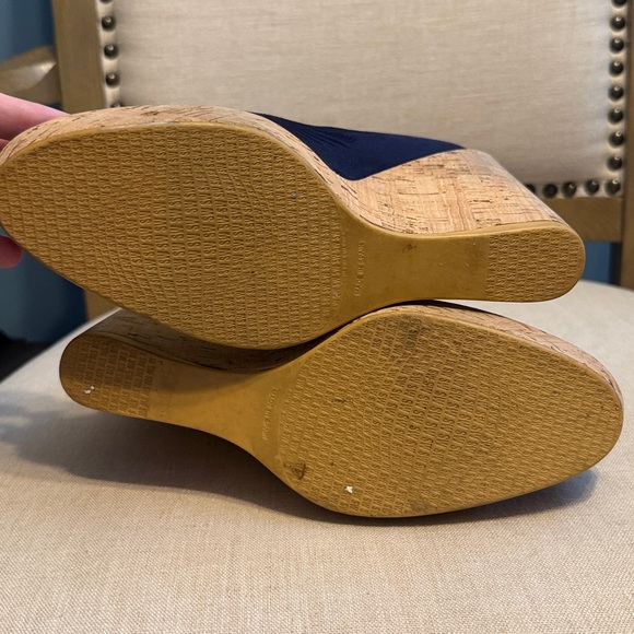 Stuart Weitzman Dark Blue Suede Cork Wedges, Size 8.5 - Picture 7 of 11